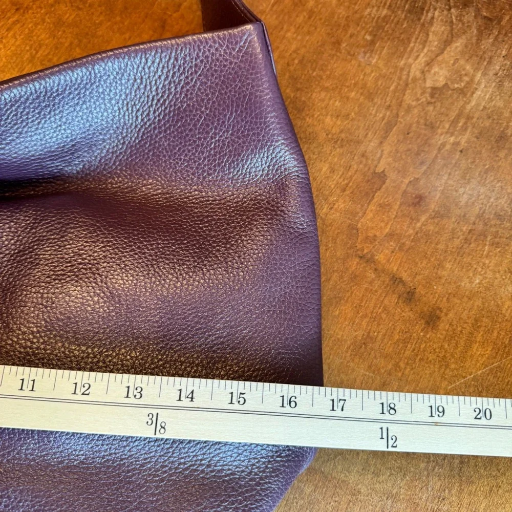 Dooney & Bourke Leather Hobo Handbag Plum Wine Purple Shoulder‎ Bag Archive logo